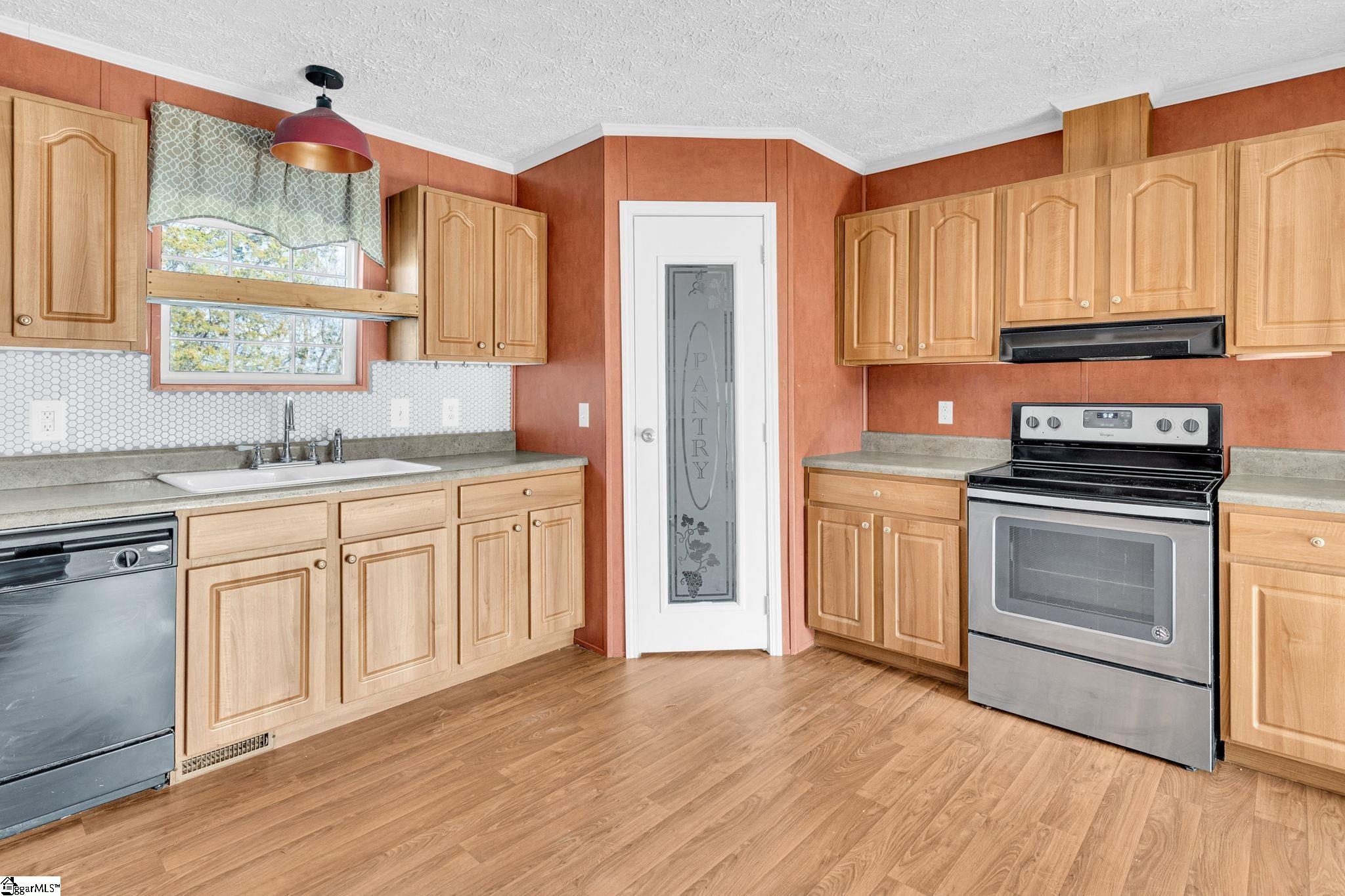 Seneca, South Carolina 29678, United States, 3 Bedrooms Bedrooms, ,2 BathroomsBathrooms,Residential,Contingent,116181