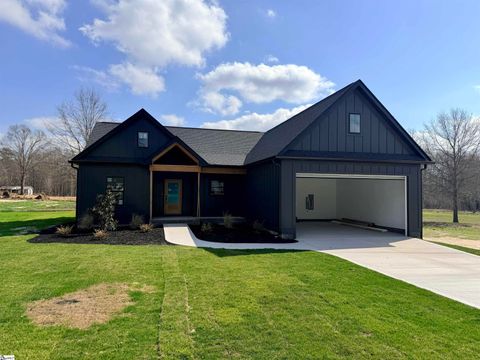 Photo of 408 Edgewood Drive, Belton, SC 29627 (MLS # 1583761)