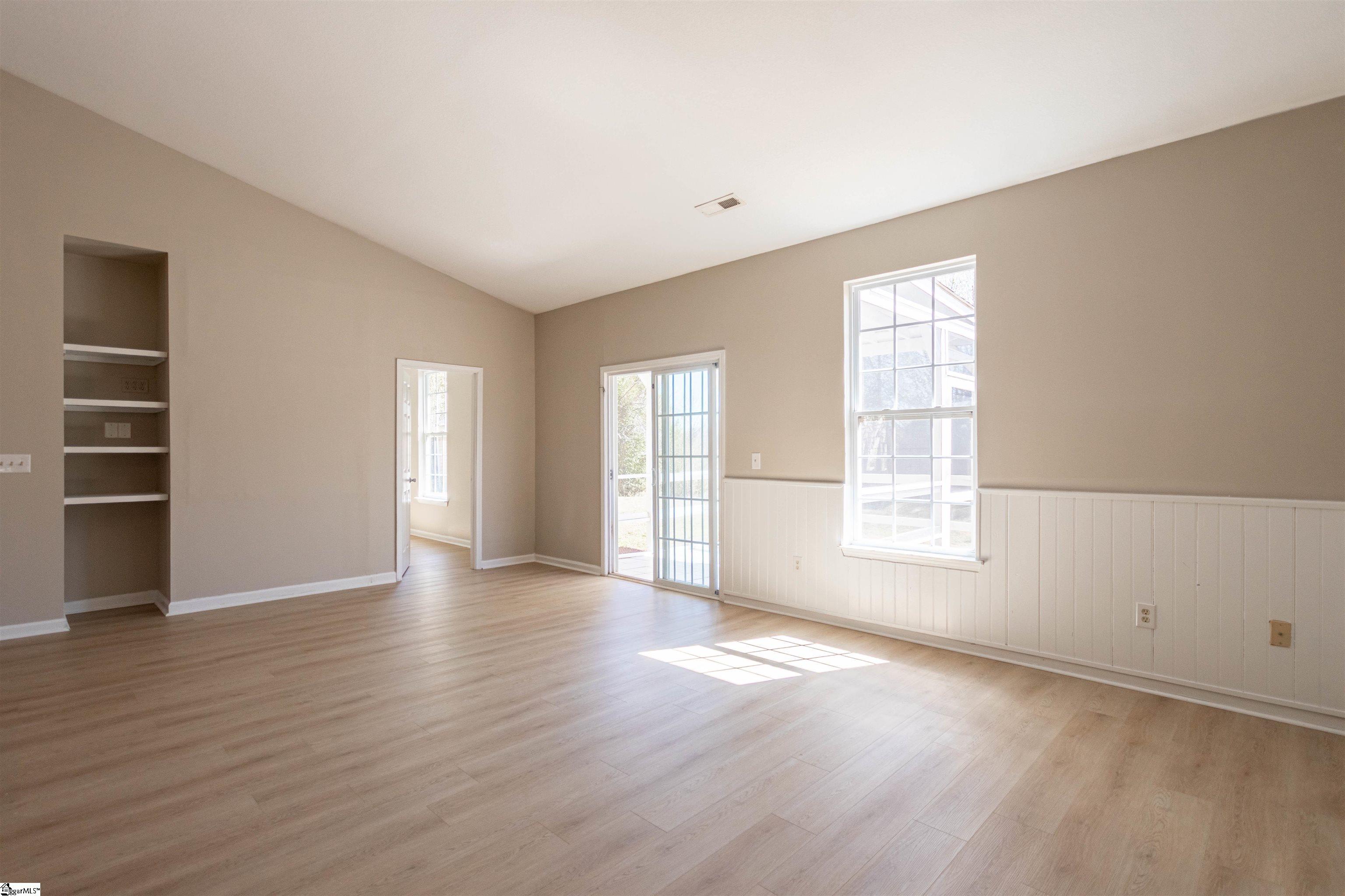 Greer, South Carolina 29650, United States, 4 Bedrooms Bedrooms, ,2 BathroomsBathrooms,Residential,Contingent,88312