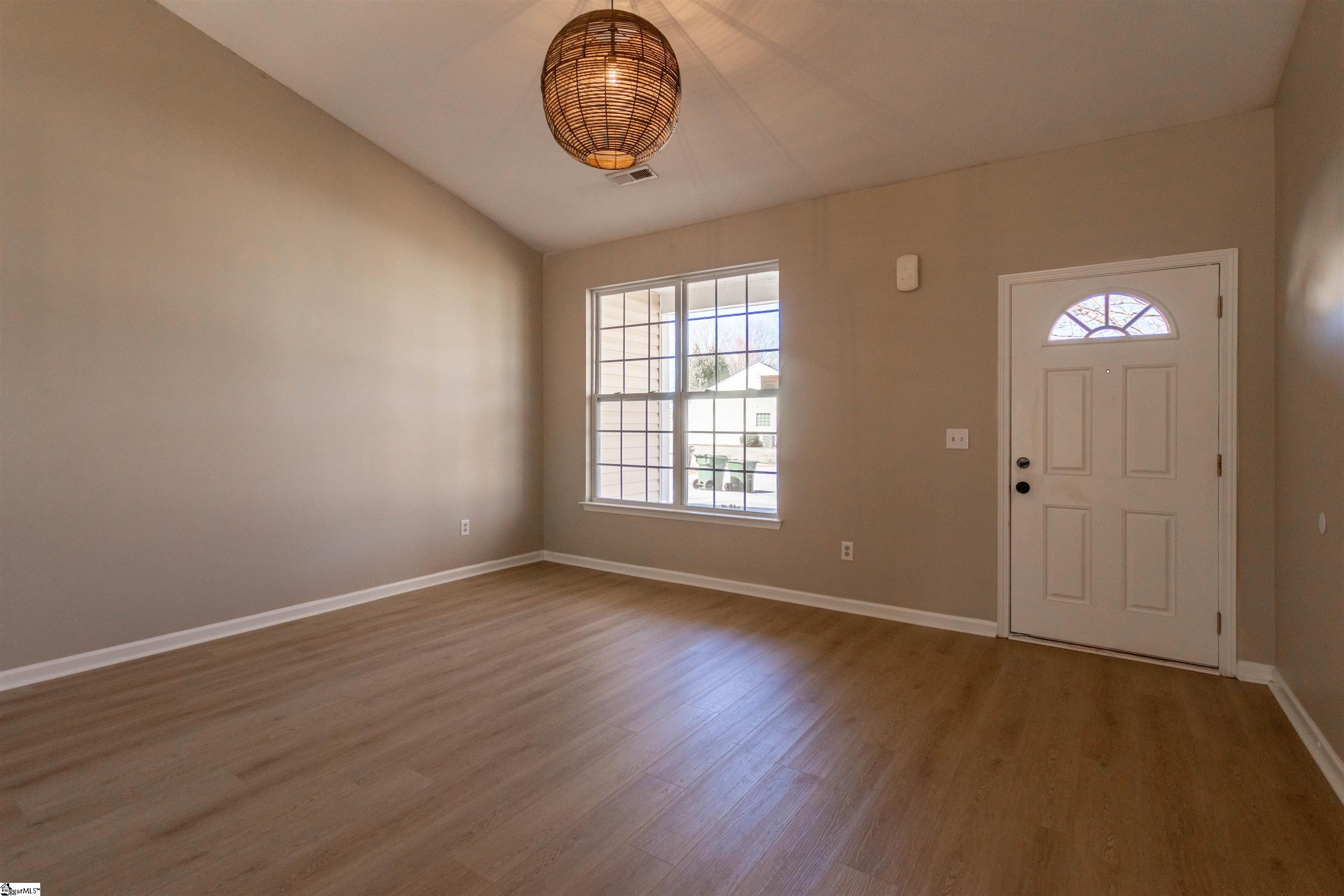 Greer, South Carolina 29650, United States, 4 Bedrooms Bedrooms, ,2 BathroomsBathrooms,Residential,Contingent,88312