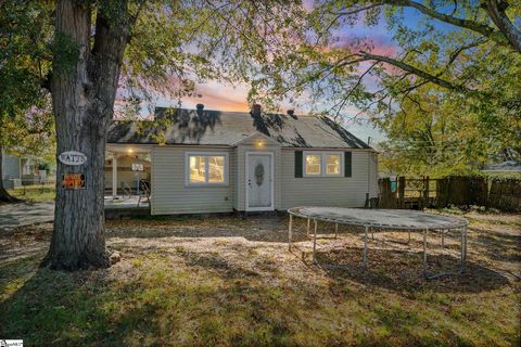 Photo of 819 Gordon Street Extension, Greenville, SC 29611 (MLS # 1575030)