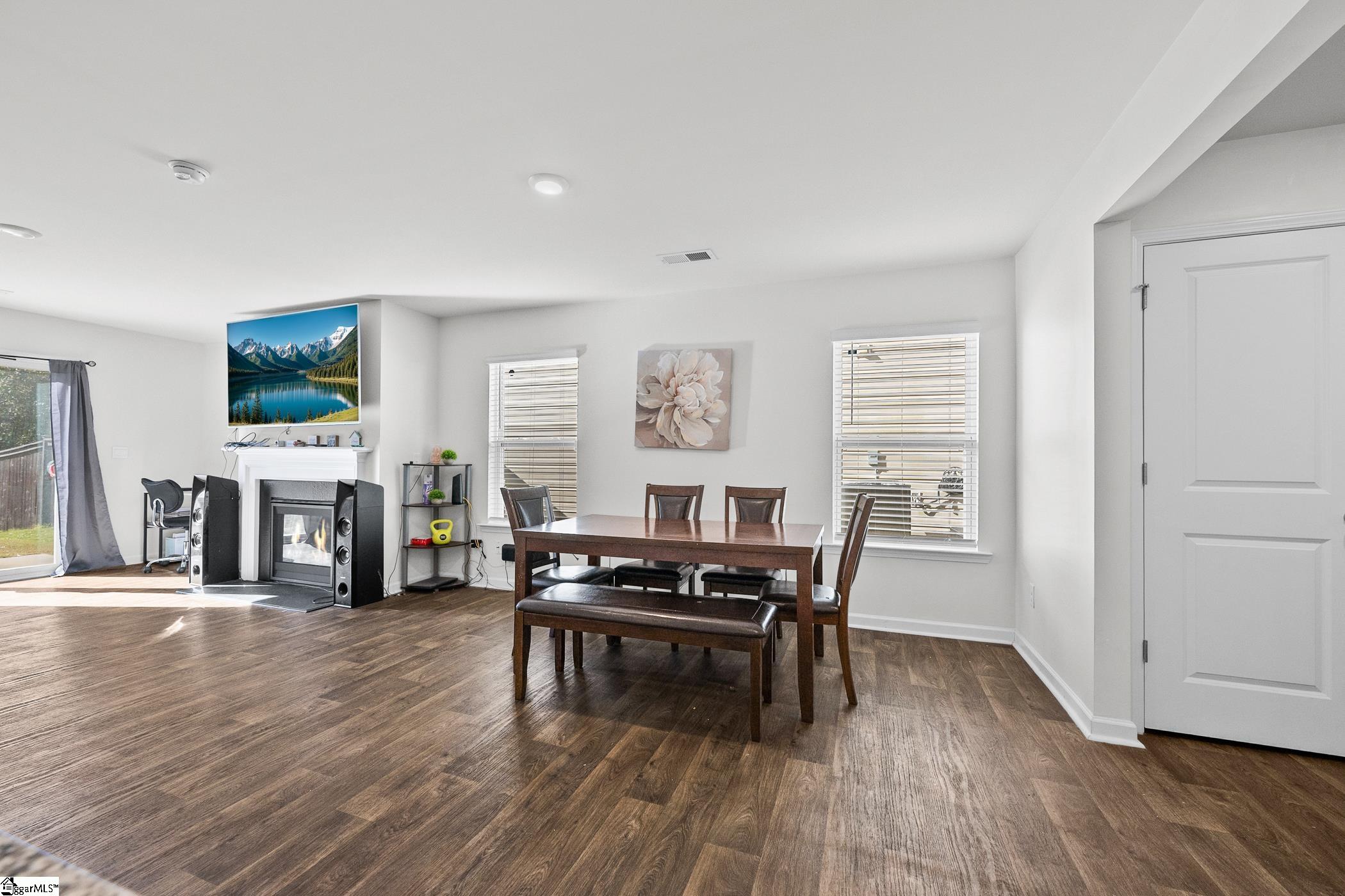 Real Estate Search 1 712 Ashwood Way