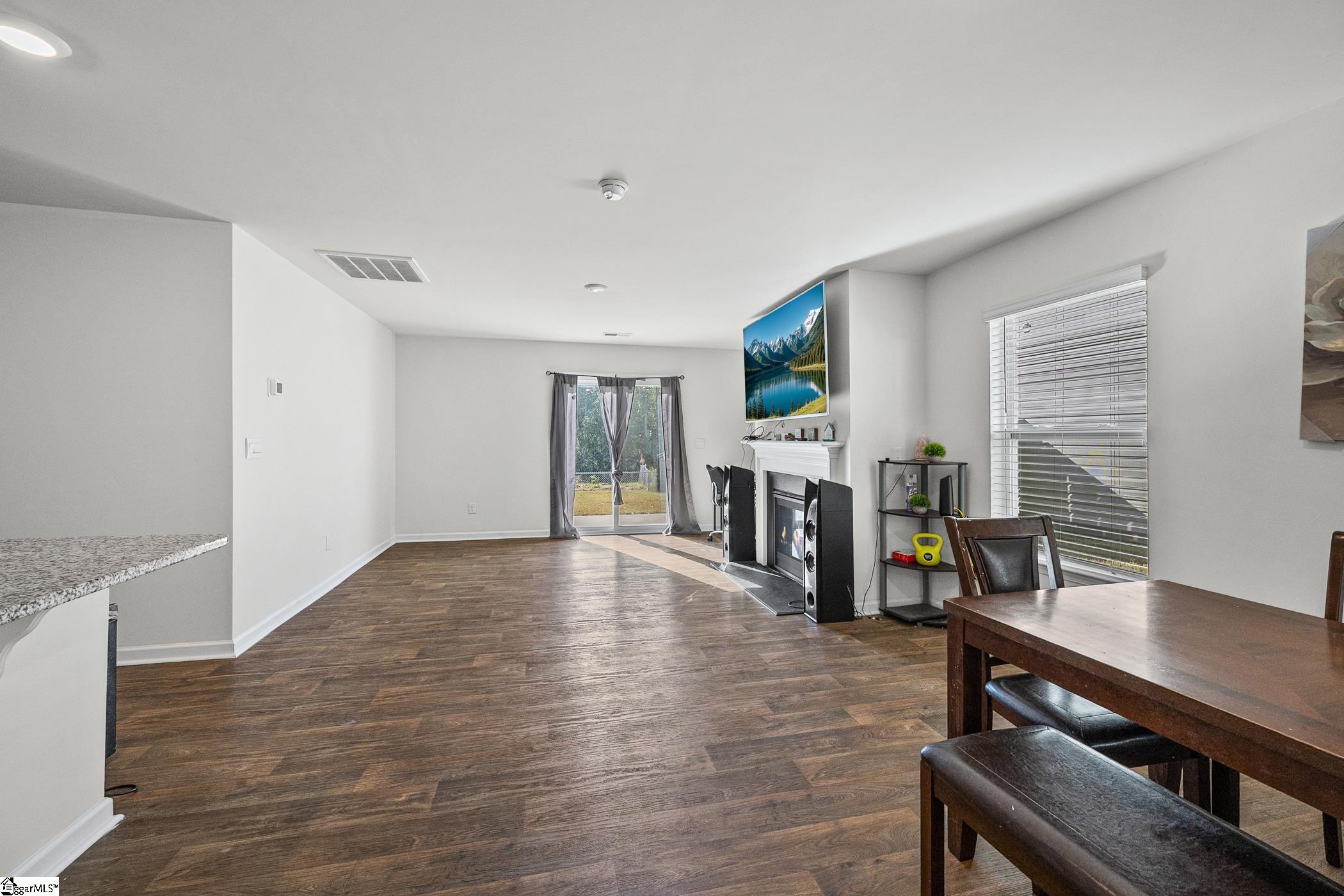 Real Estate Search 4 712 Ashwood Way