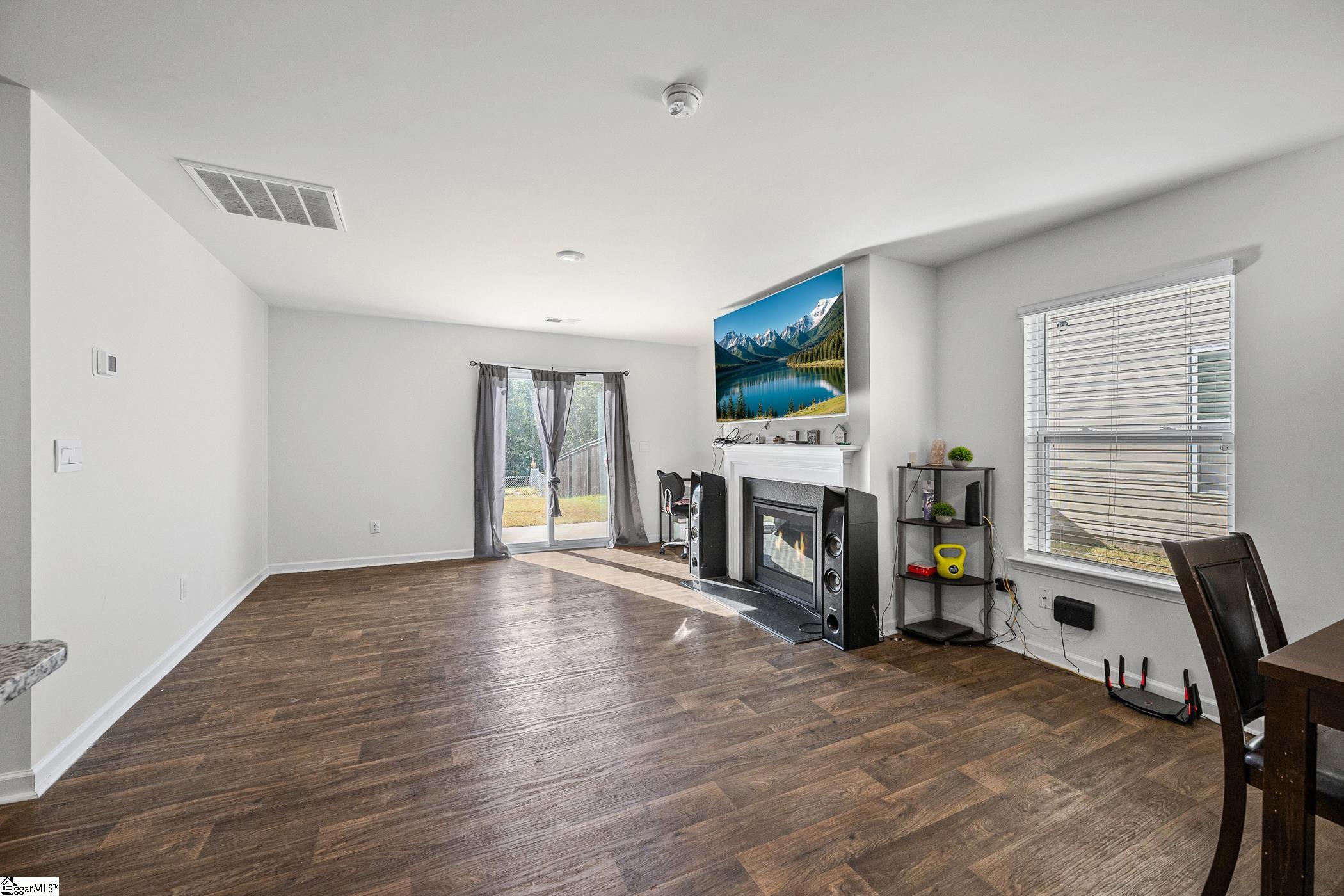 Real Estate Search 2 712 Ashwood Way