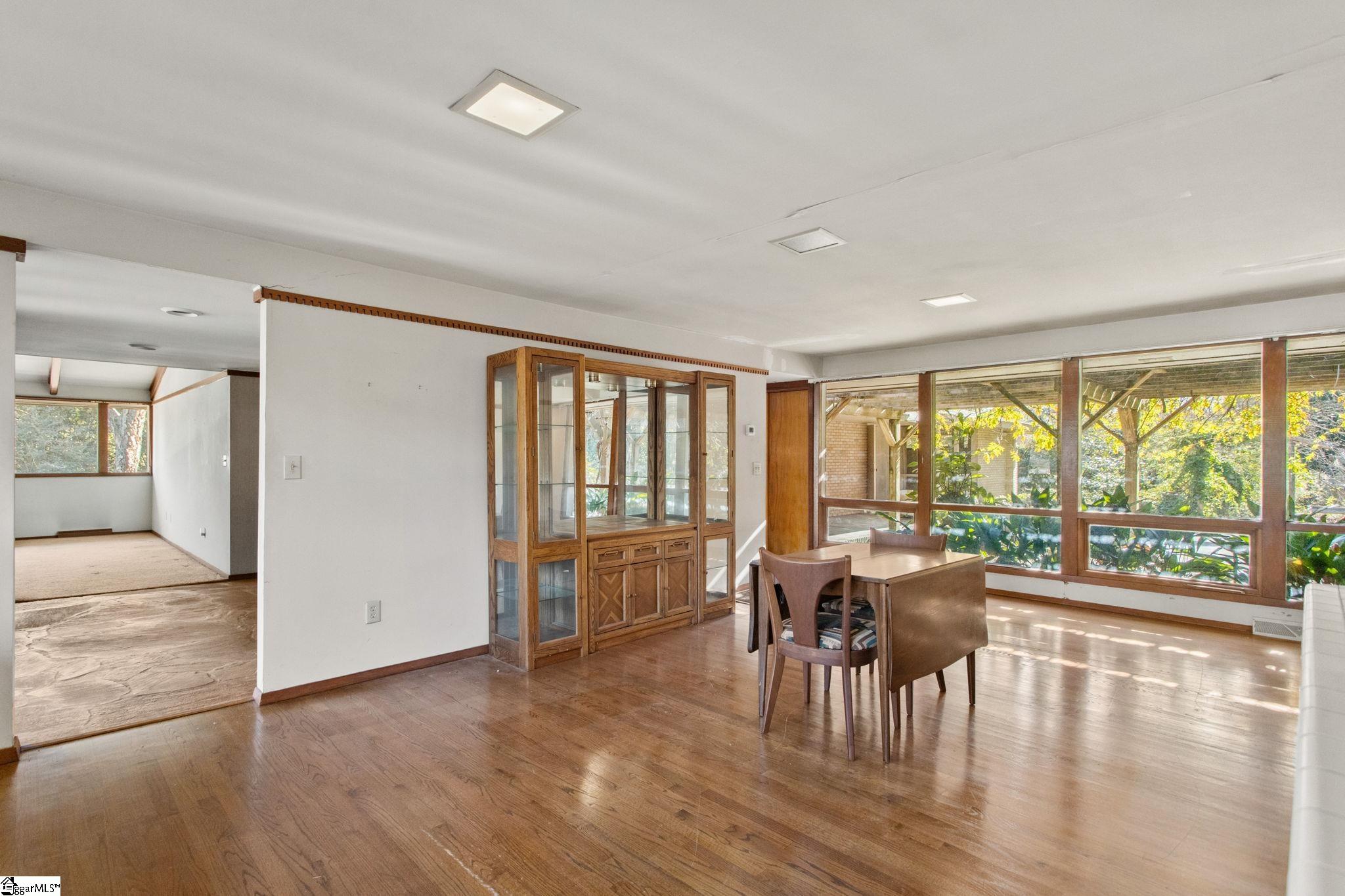 Greenville, South Carolina 29607, United States, 5 Bedrooms Bedrooms, ,4 BathroomsBathrooms,Residential,Active,243049