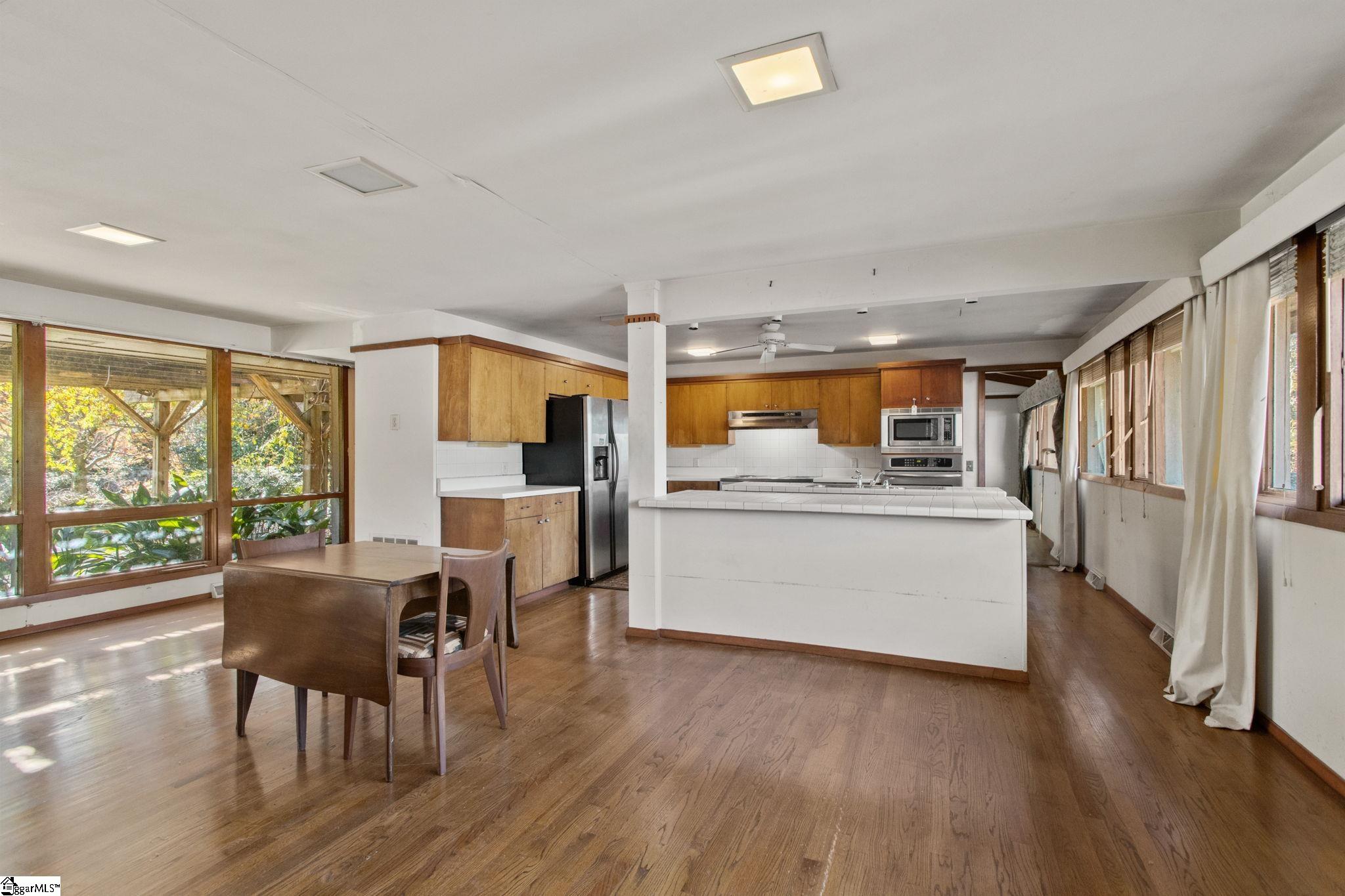 Greenville, South Carolina 29607, United States, 5 Bedrooms Bedrooms, ,4 BathroomsBathrooms,Residential,Active,243049