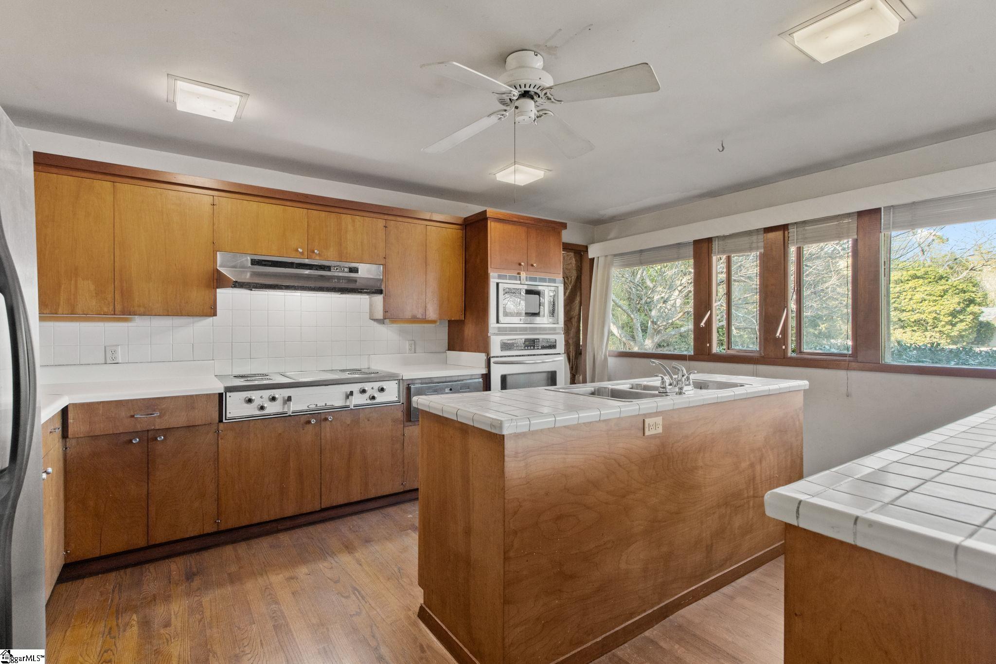 Greenville, South Carolina 29607, United States, 5 Bedrooms Bedrooms, ,4 BathroomsBathrooms,Residential,Active,243049