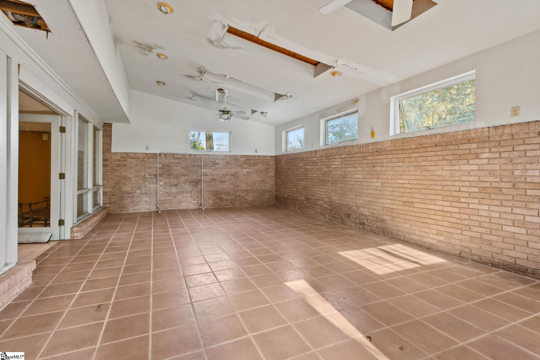 Greenville, South Carolina 29607, United States, 5 Bedrooms Bedrooms, ,4 BathroomsBathrooms,Residential,Active,243049