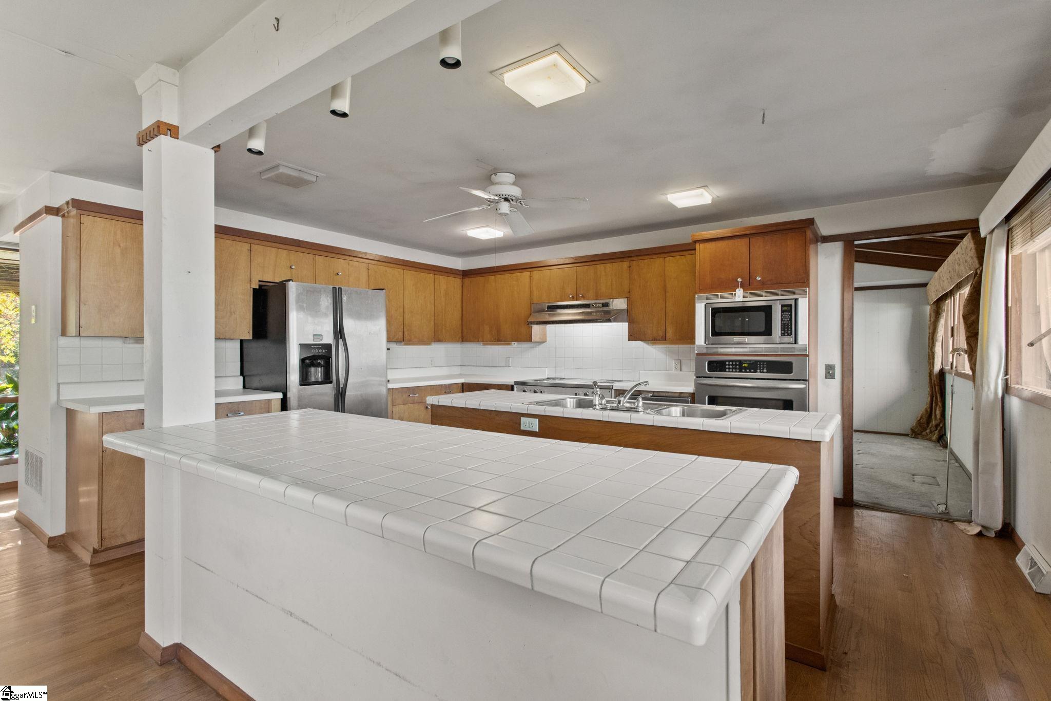 Greenville, South Carolina 29607, United States, 5 Bedrooms Bedrooms, ,4 BathroomsBathrooms,Residential,Active,243049