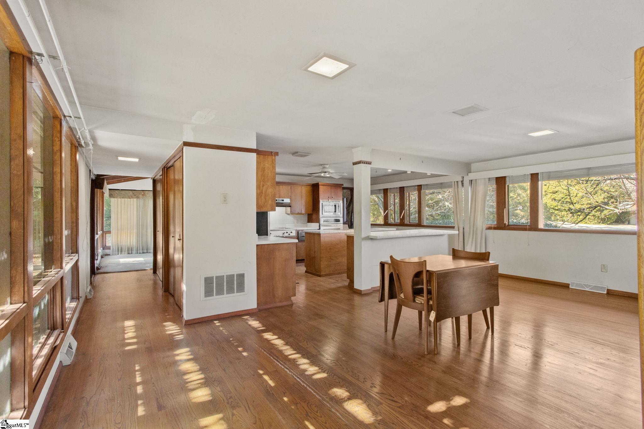 Greenville, South Carolina 29607, United States, 5 Bedrooms Bedrooms, ,4 BathroomsBathrooms,Residential,Active,243049