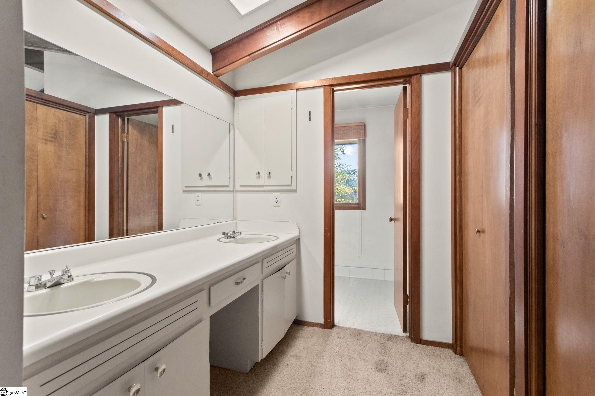 Greenville, South Carolina 29607, United States, 5 Bedrooms Bedrooms, ,4 BathroomsBathrooms,Residential,Active,243049