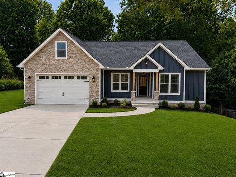 Photo of 129 Faulkner Circle, Greer, SC 29651 (MLS # 1596135)