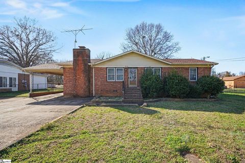 Photo of 2014 Center Street, Spartanburg, SC 29303 (MLS # 1582553)