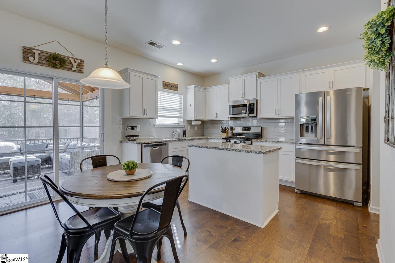 Greer, South Carolina 29650, United States, 4 Bedrooms Bedrooms, ,3 BathroomsBathrooms,Residential,Contingent,90533