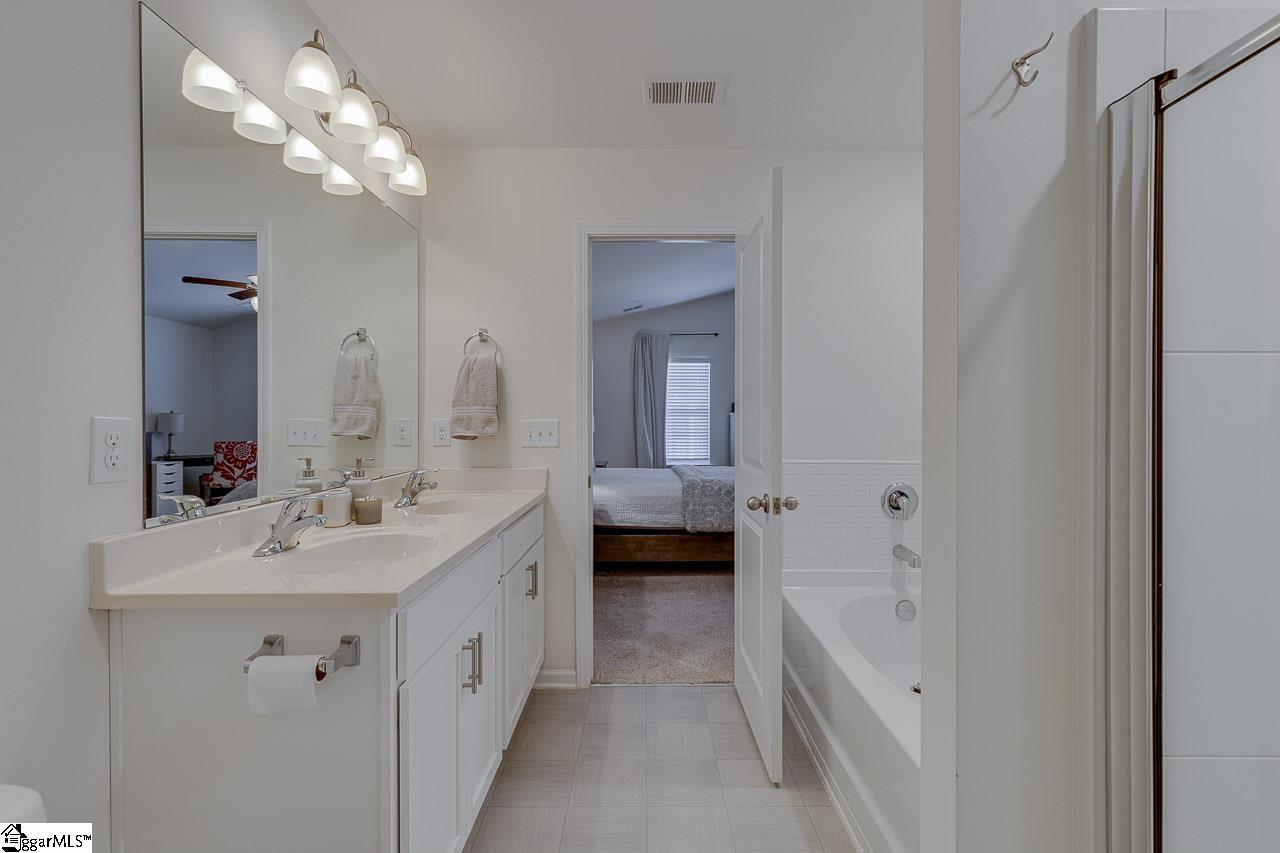 Greer, South Carolina 29650, United States, 4 Bedrooms Bedrooms, ,3 BathroomsBathrooms,Residential,Contingent,90533