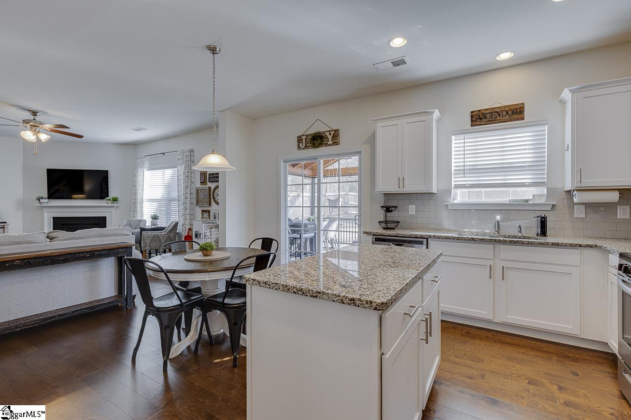 Greer, South Carolina 29650, United States, 4 Bedrooms Bedrooms, ,3 BathroomsBathrooms,Residential,Contingent,90533