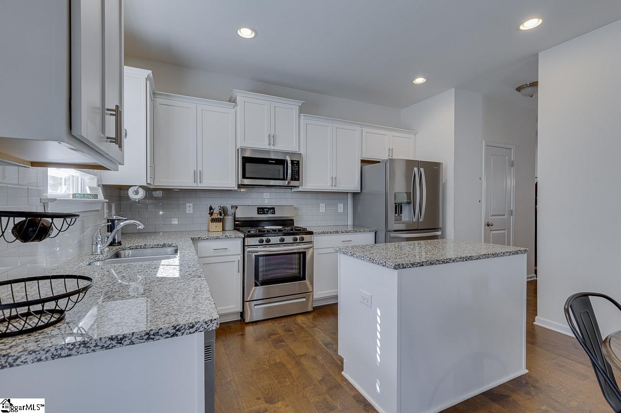 Greer, South Carolina 29650, United States, 4 Bedrooms Bedrooms, ,3 BathroomsBathrooms,Residential,Contingent,90533