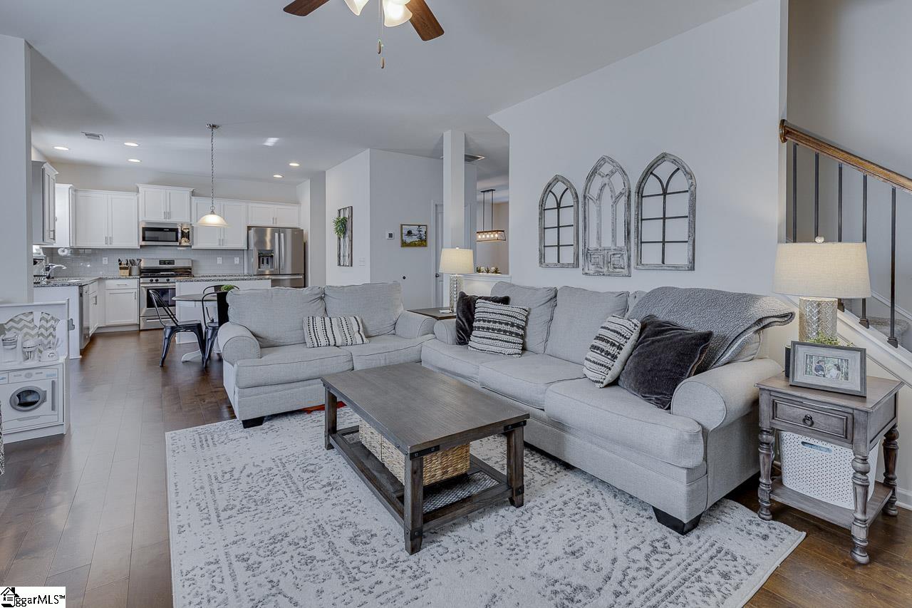 Greer, South Carolina 29650, United States, 4 Bedrooms Bedrooms, ,3 BathroomsBathrooms,Residential,Contingent,90533