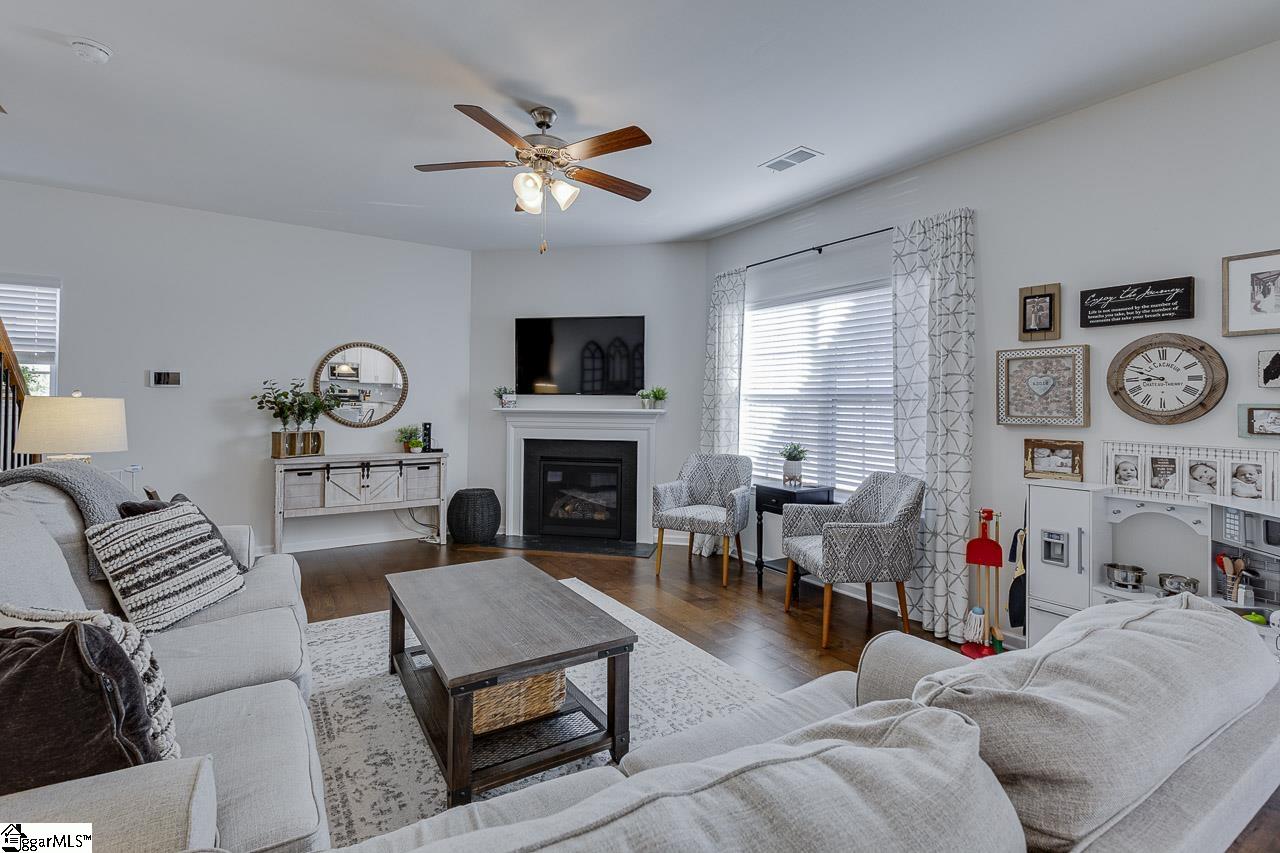 Greer, South Carolina 29650, United States, 4 Bedrooms Bedrooms, ,3 BathroomsBathrooms,Residential,Contingent,90533