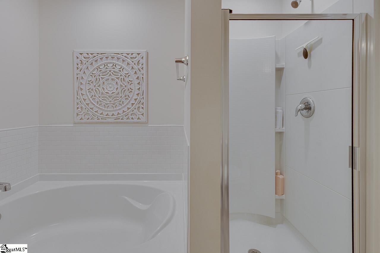 Greer, South Carolina 29650, United States, 4 Bedrooms Bedrooms, ,3 BathroomsBathrooms,Residential,Contingent,90533