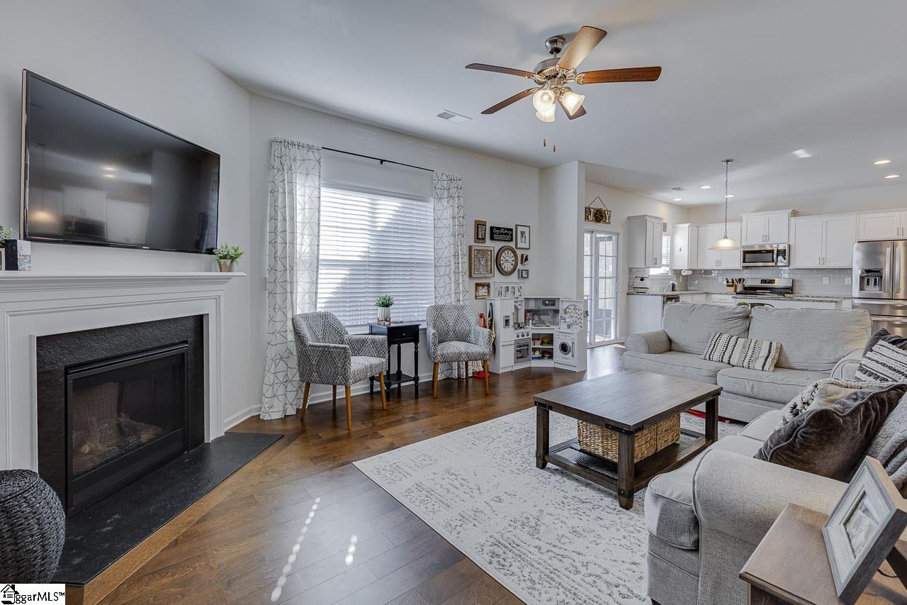 Greer, South Carolina 29650, United States, 4 Bedrooms Bedrooms, ,3 BathroomsBathrooms,Residential,Contingent,90533