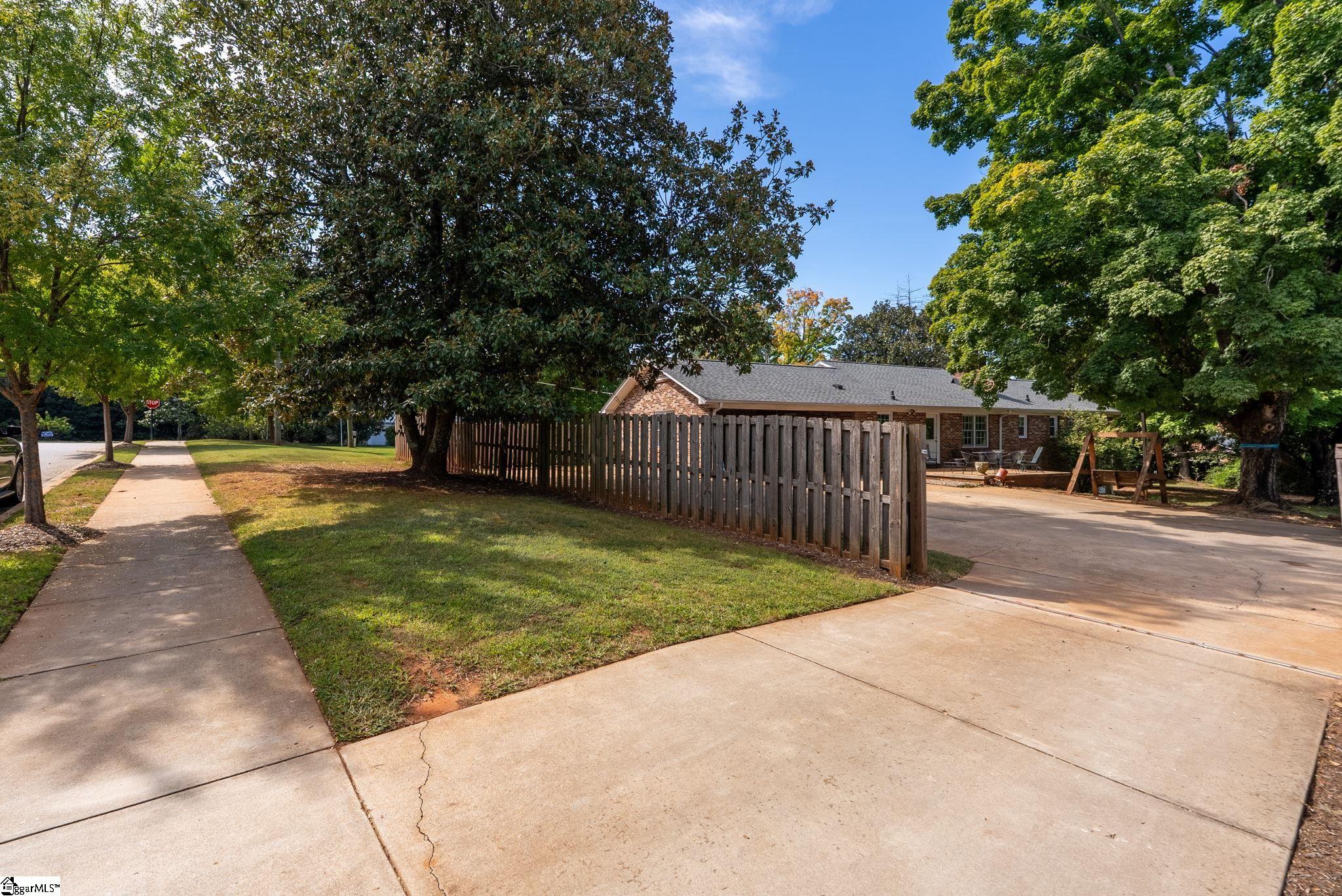 280 Henderson Road