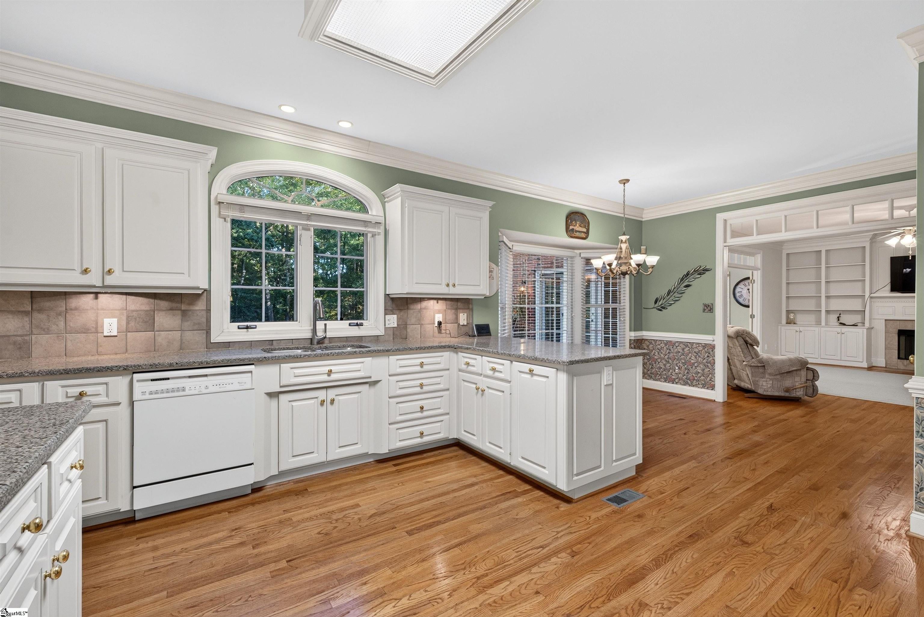 Real Estate Search 2 833 Oakcrest Road