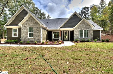 Photo of 315 Lakefront Drive, Anderson, SC 29626 (MLS # 1571529)