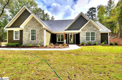 Photo of 315 Lakefront Drive, Anderson, SC 29626 (MLS # 1571529)