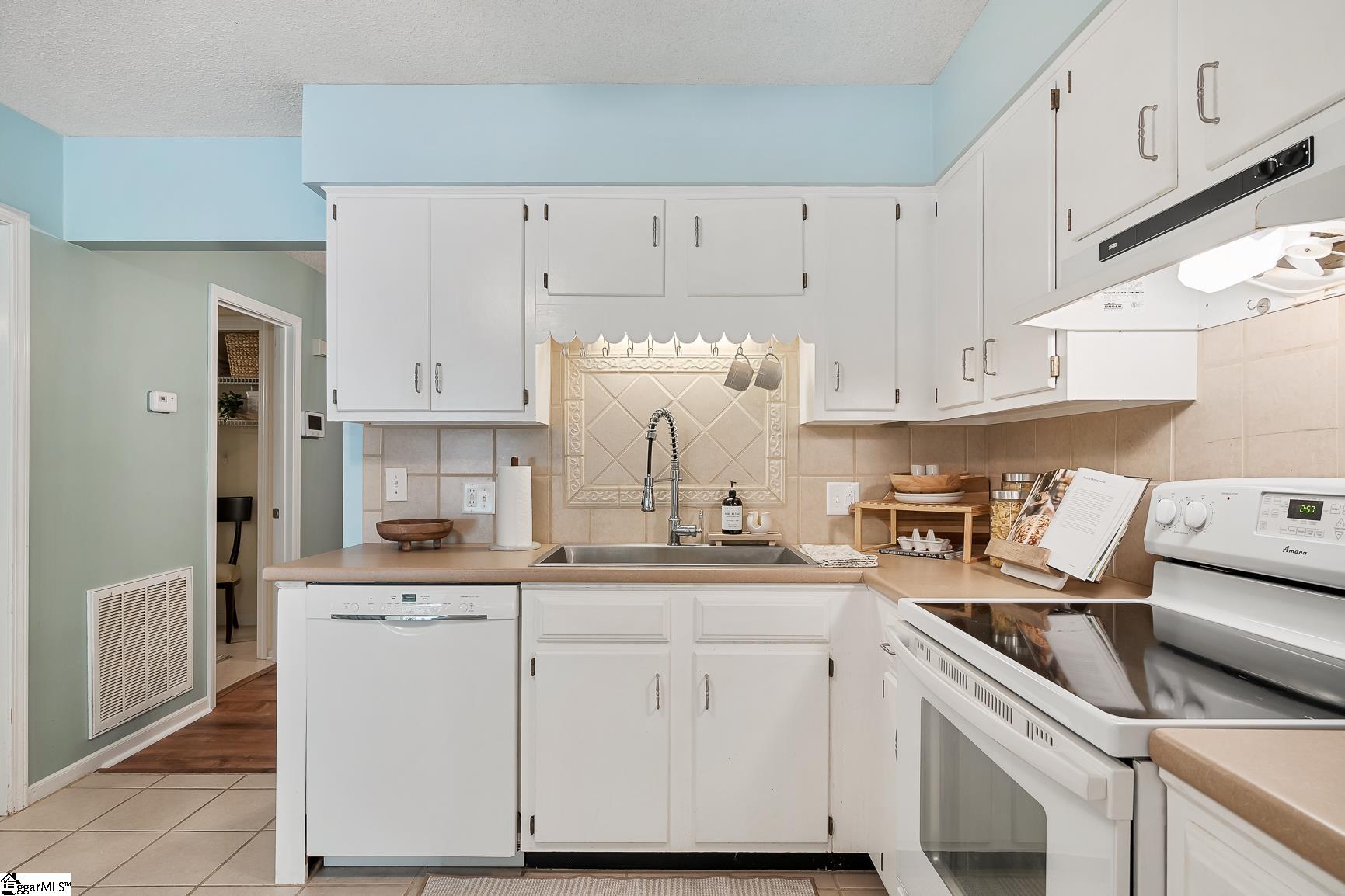 Anderson, South Carolina 29621, United States, 3 Bedrooms Bedrooms, ,2 BathroomsBathrooms,Residential,Active,123378