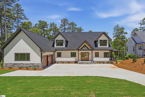 Photo of 640 Crooked Trace Lane, Seneca, SC 29672 (MLS # 1595328)