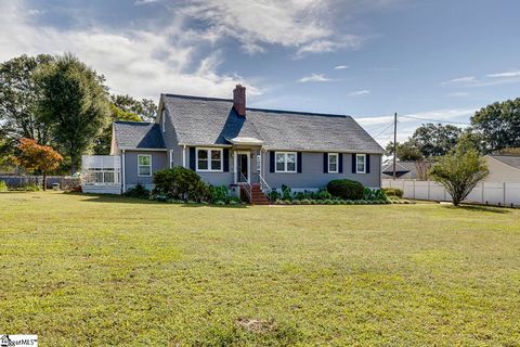 Photo of 108 Courtland Drive, Greenville, SC 29617 (MLS # 1571519)