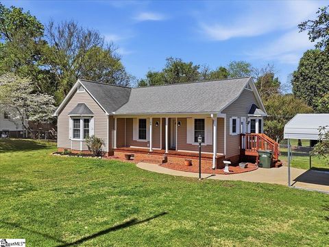 Photo of 207 E Celestial Drive, Greer, SC 29651 (MLS # 1587914)