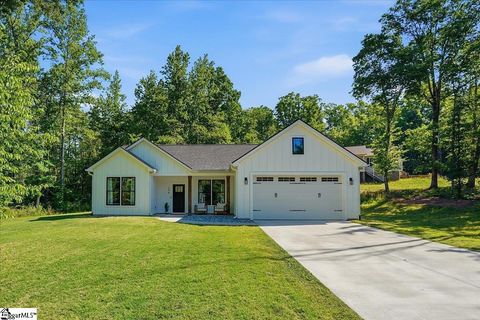 Photo of 298 Red Hill Road, Landrum, SC 29356 (MLS # 1592687)