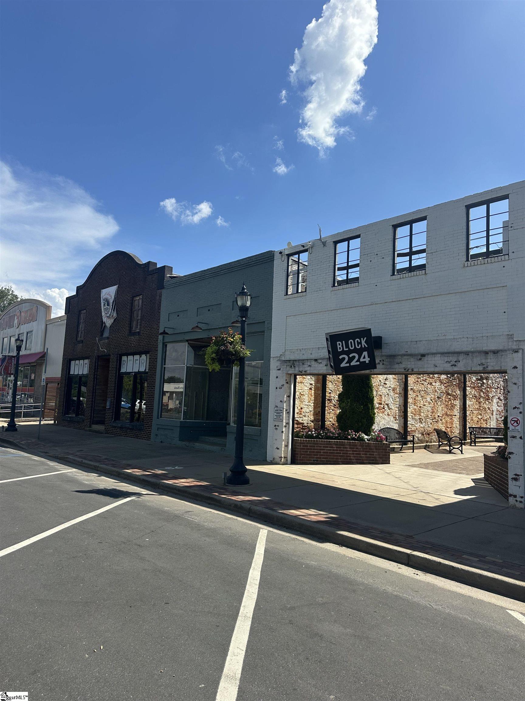 Photo 1 of 11 — 226 S Main Street, Woodruff, SC 29388