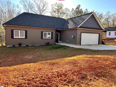 Photo of 706 Carolyn Drive, Clinton, SC 29325 (MLS # 1577095)