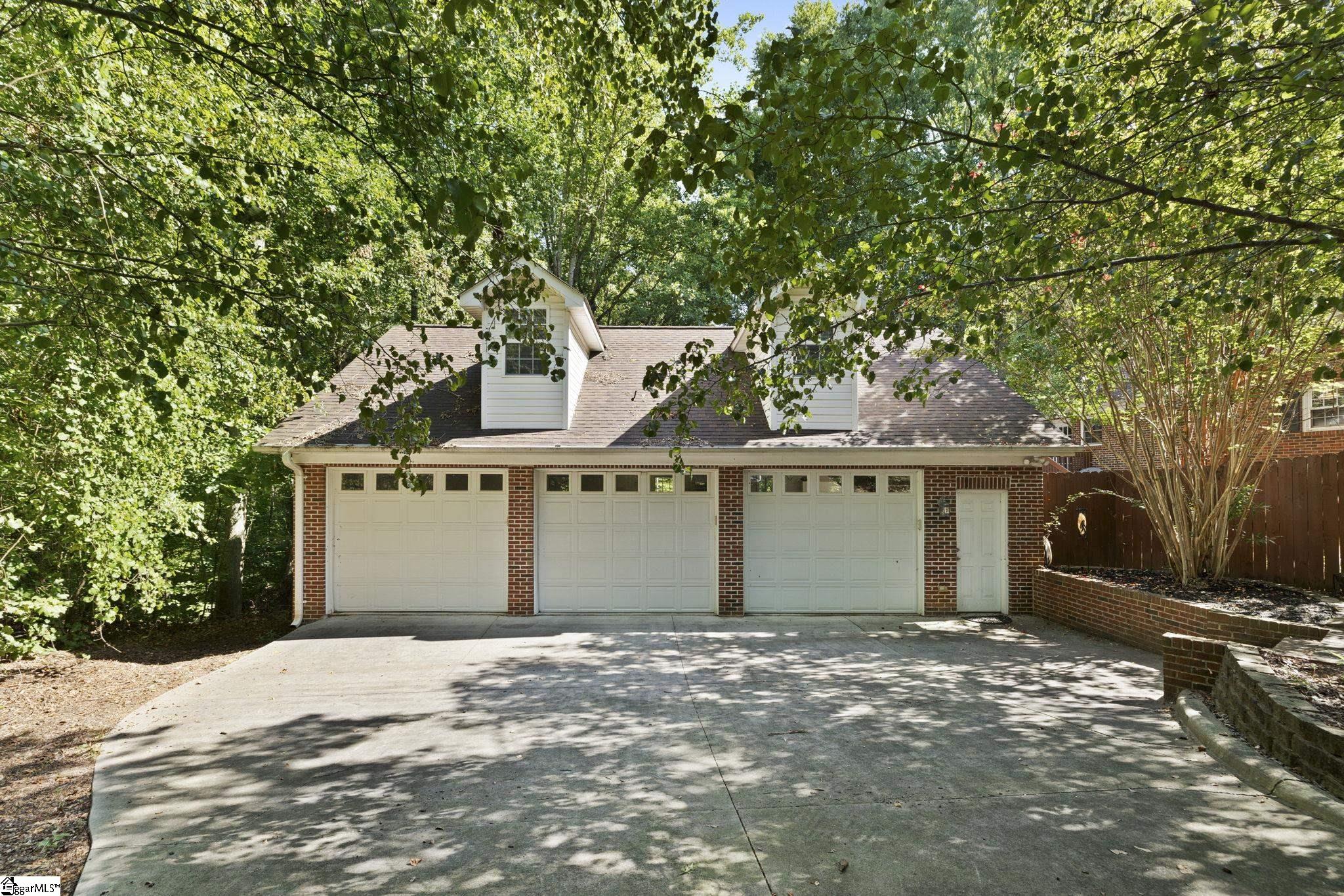 Simpsonville, South Carolina 29680, United States, 4 Bedrooms Bedrooms, ,2 BathroomsBathrooms,Residential,Contingent,180415