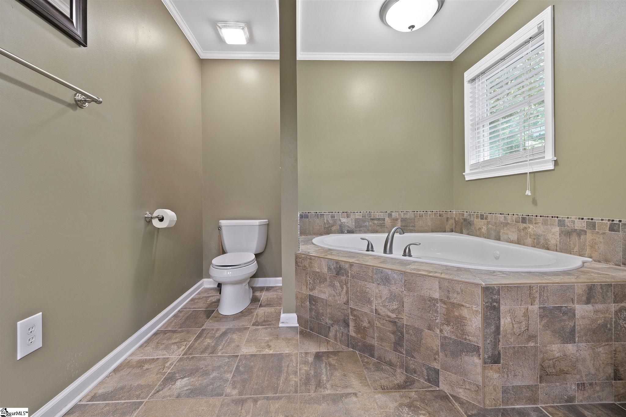 Simpsonville, South Carolina 29680, United States, 4 Bedrooms Bedrooms, ,2 BathroomsBathrooms,Residential,Contingent,180415