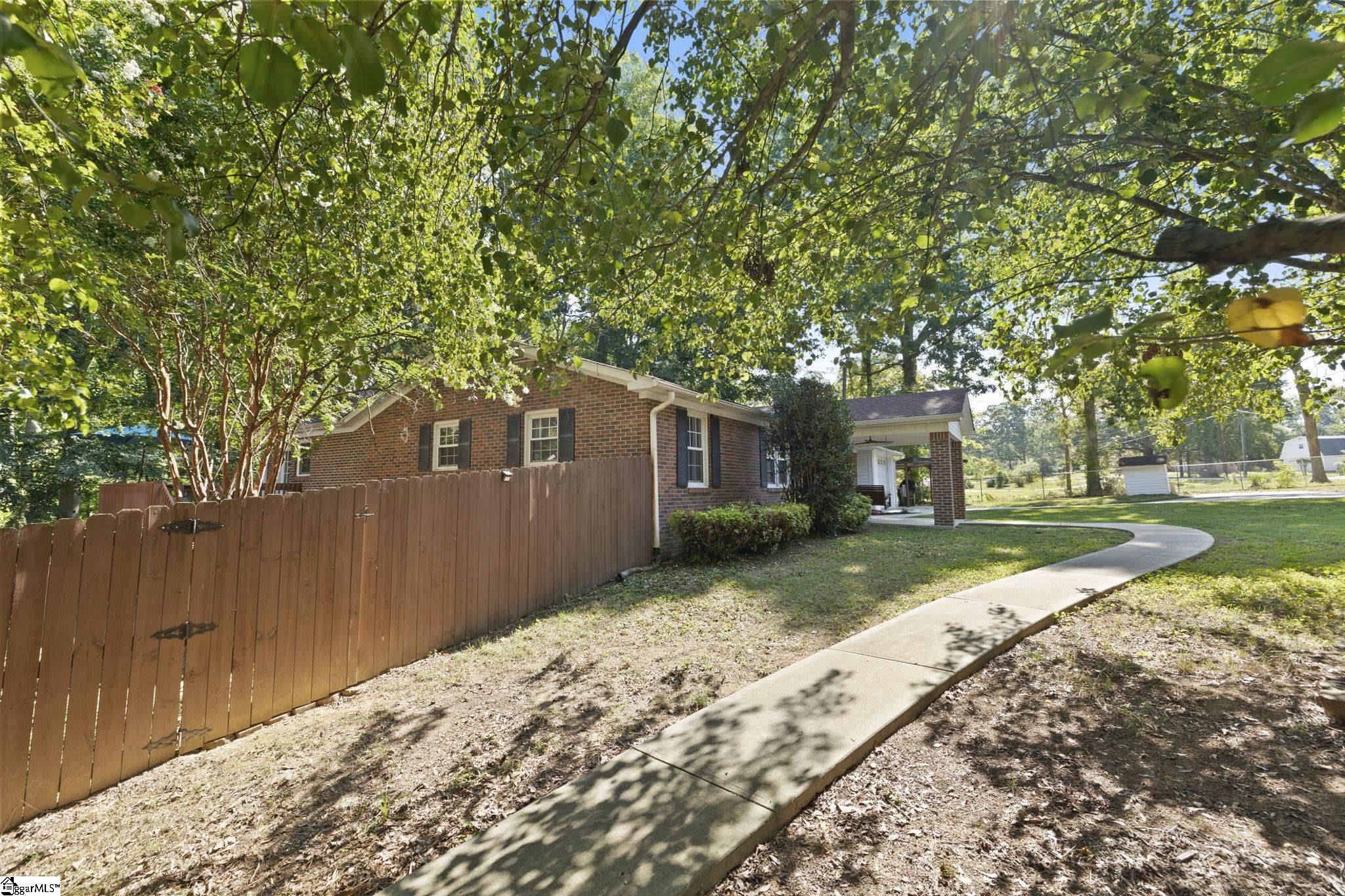 Simpsonville, South Carolina 29680, United States, 4 Bedrooms Bedrooms, ,2 BathroomsBathrooms,Residential,Contingent,180415