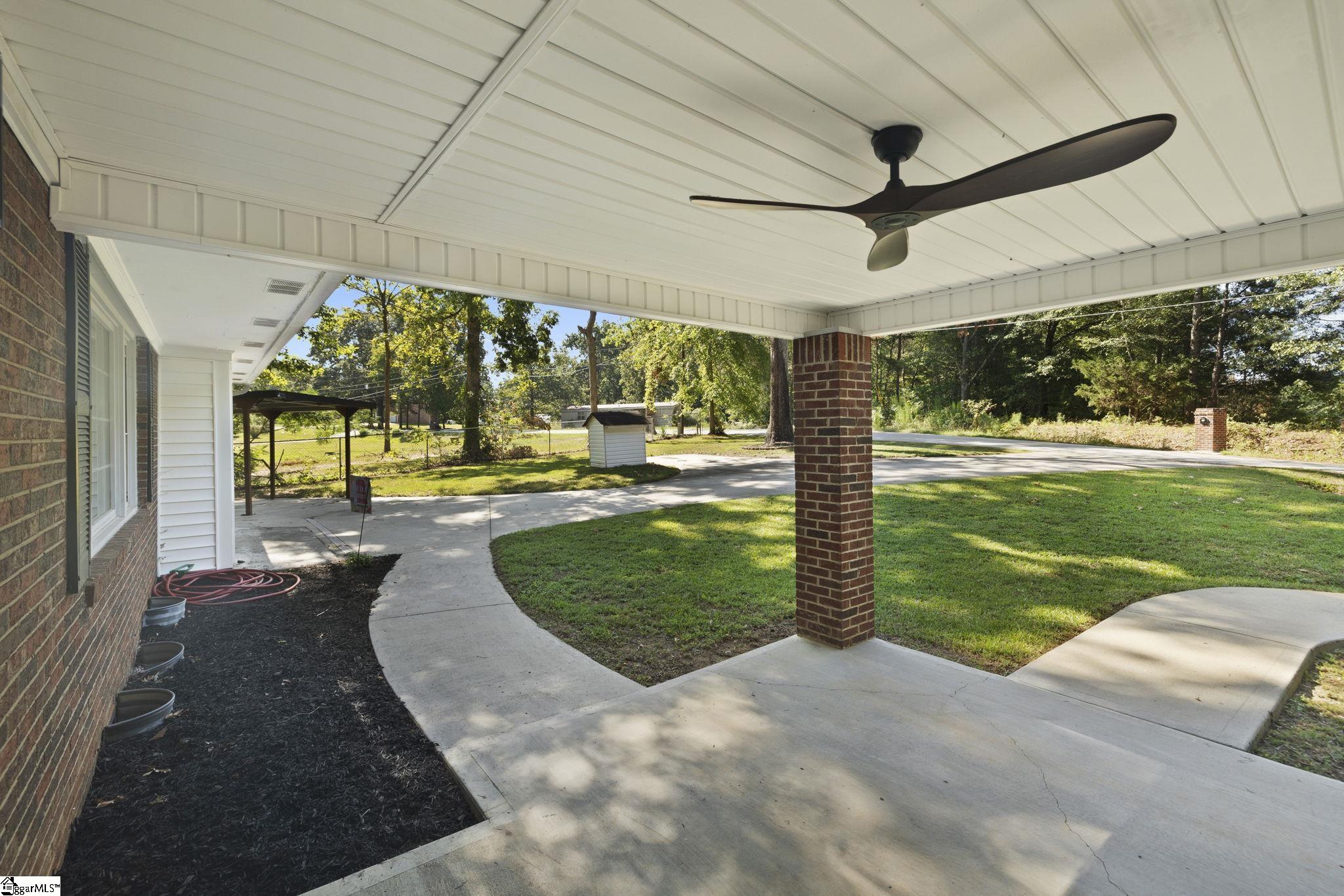 Simpsonville, South Carolina 29680, United States, 4 Bedrooms Bedrooms, ,2 BathroomsBathrooms,Residential,Contingent,180415