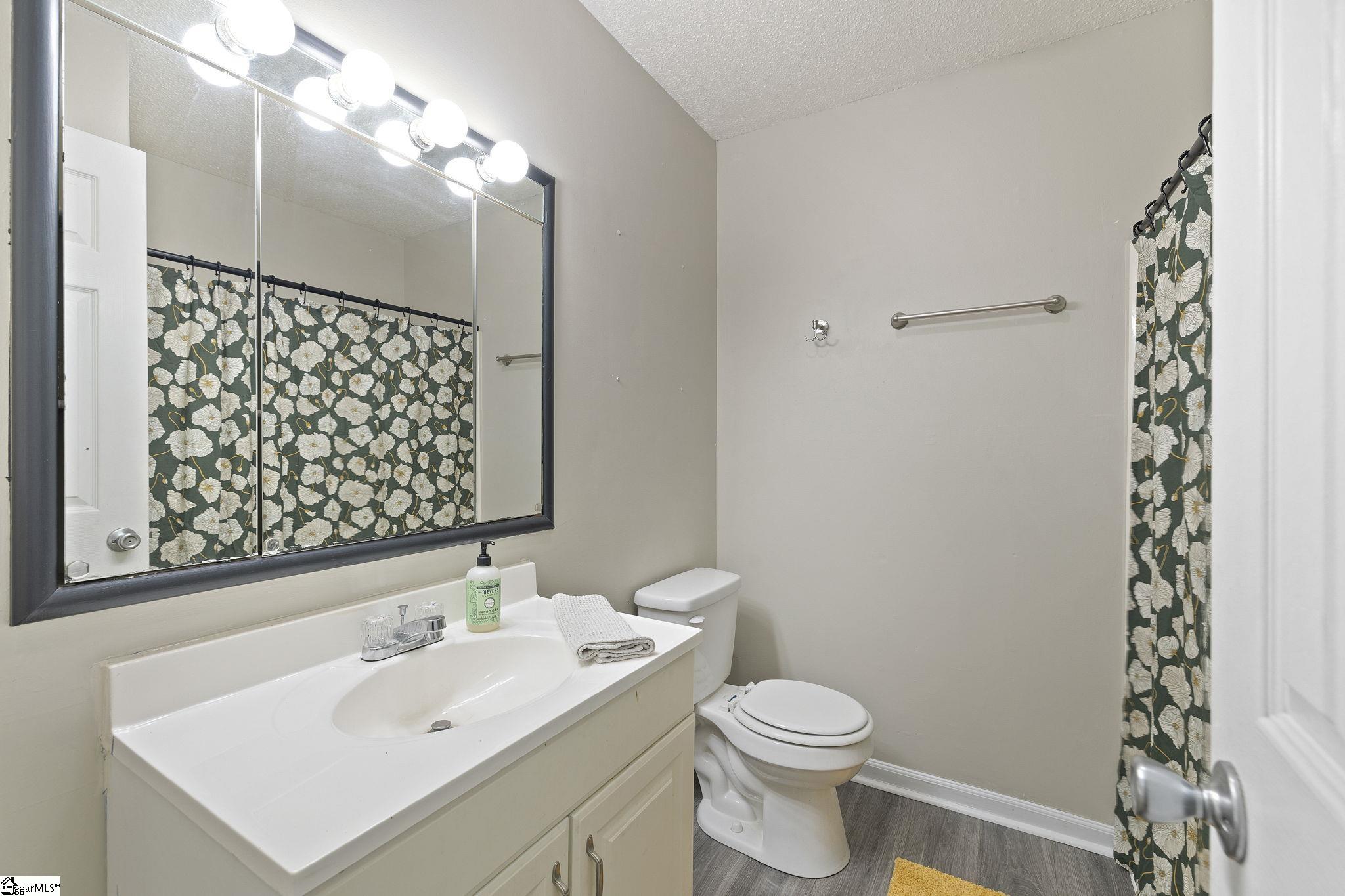 Simpsonville, South Carolina 29680, United States, 4 Bedrooms Bedrooms, ,2 BathroomsBathrooms,Residential,Contingent,180415