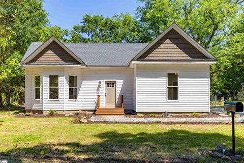 Photo of 114 E Mcgee Street, Honea Path, SC 29654 (MLS # 1590161)