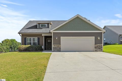 Photo of 122 Palmetto Valley Drive, Greer, SC 29651 (MLS # 1585537)