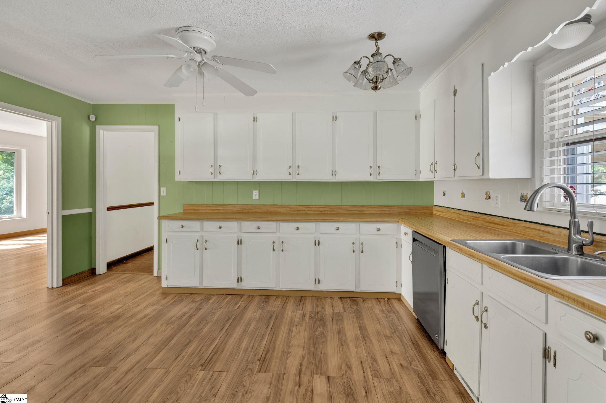 Anderson, South Carolina 29625, United States, 4 Bedrooms Bedrooms, ,3 BathroomsBathrooms,Residential,Pending,145204