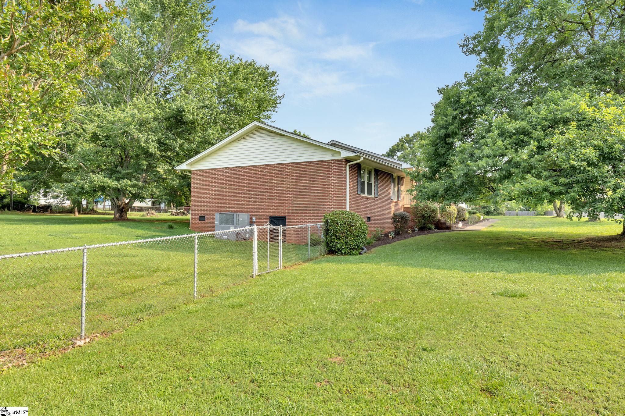 Anderson, South Carolina 29625, United States, 4 Bedrooms Bedrooms, ,3 BathroomsBathrooms,Residential,Pending,145204