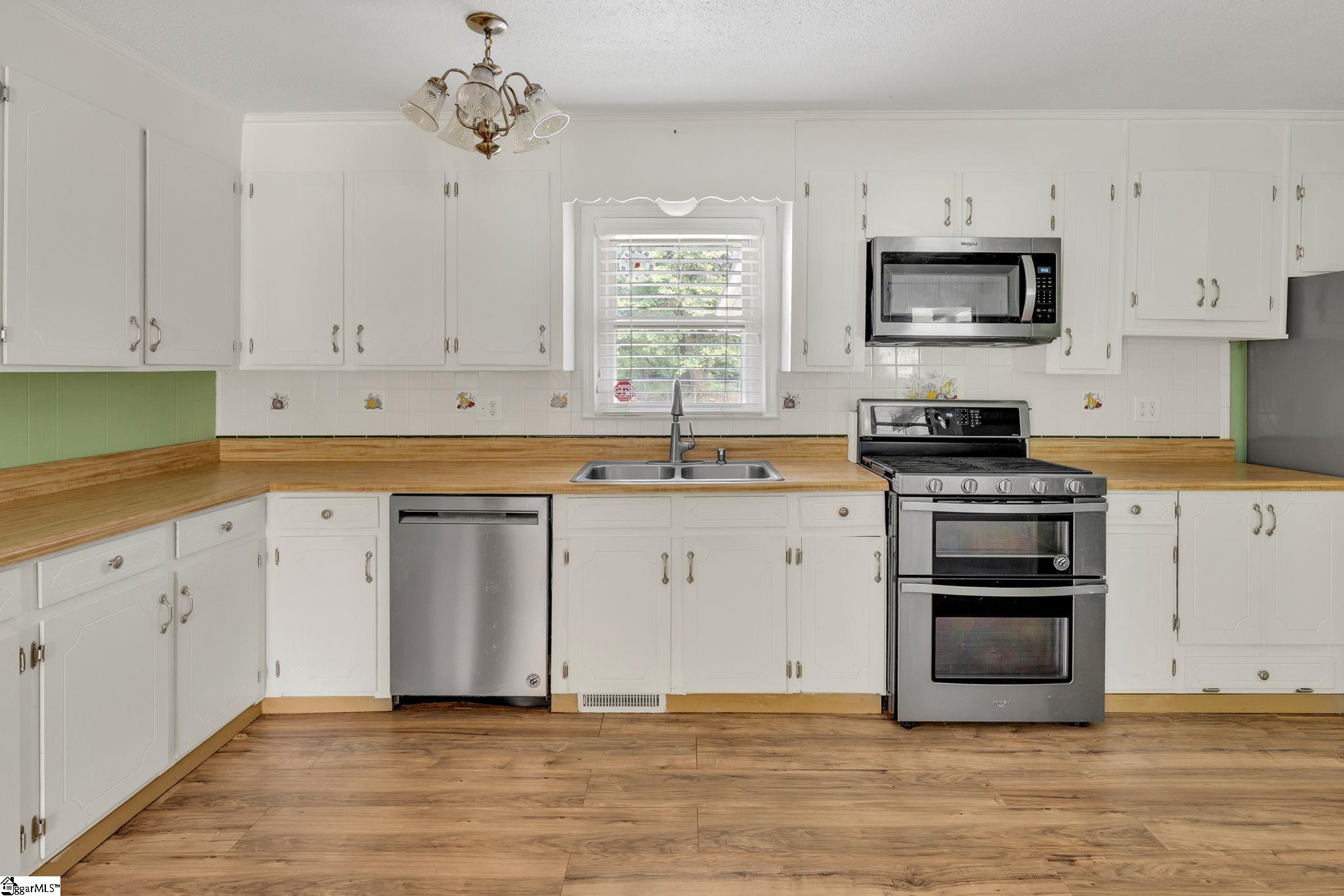 Anderson, South Carolina 29625, United States, 4 Bedrooms Bedrooms, ,3 BathroomsBathrooms,Residential,Pending,145204