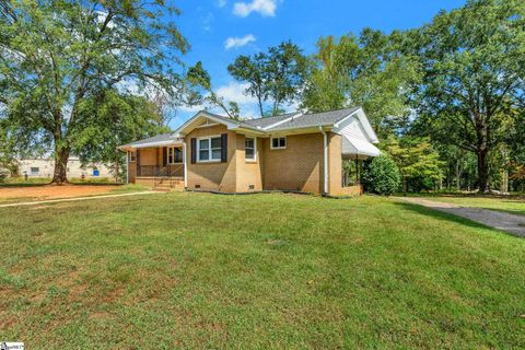 301 Crestwood Drive Mauldin SC 29662