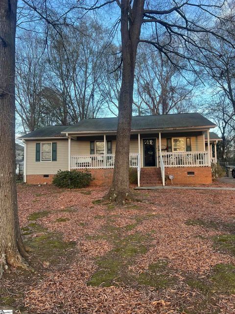 Photo of 310 Hillandale Road, Spartanburg, SC 29301 (MLS # 1576570)