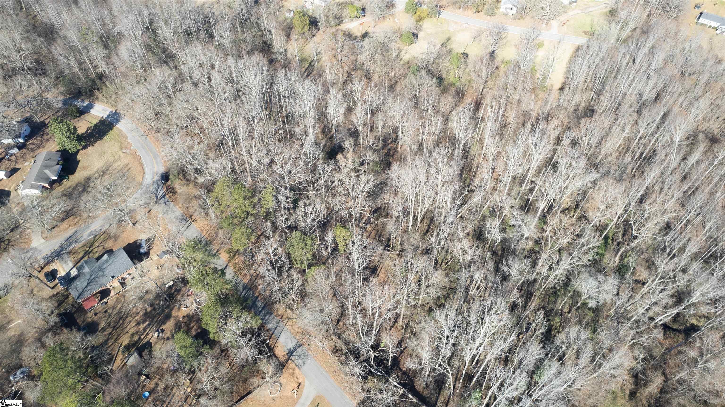 121 Woodland Circle