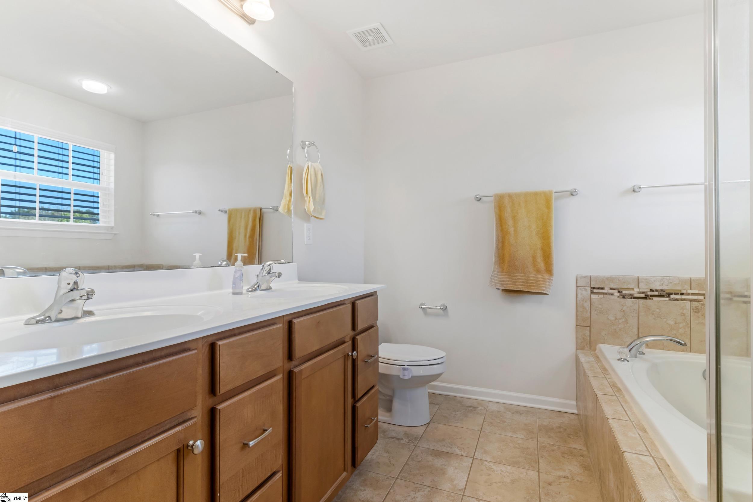 Greenville, South Carolina 29607, United States, 4 Bedrooms Bedrooms, ,3 BathroomsBathrooms,Residential,Active,95586